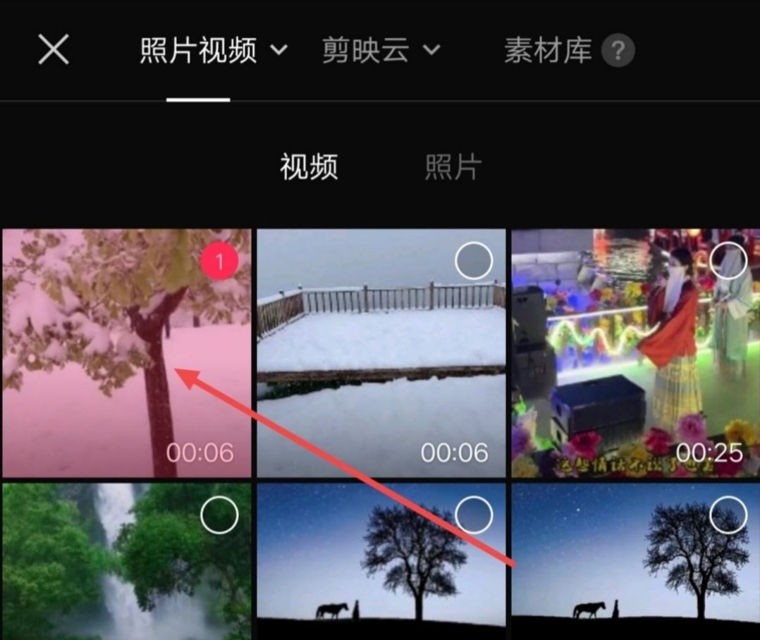 抖音貼紙?jiān)趺措S著畫(huà)面自己動(dòng)？